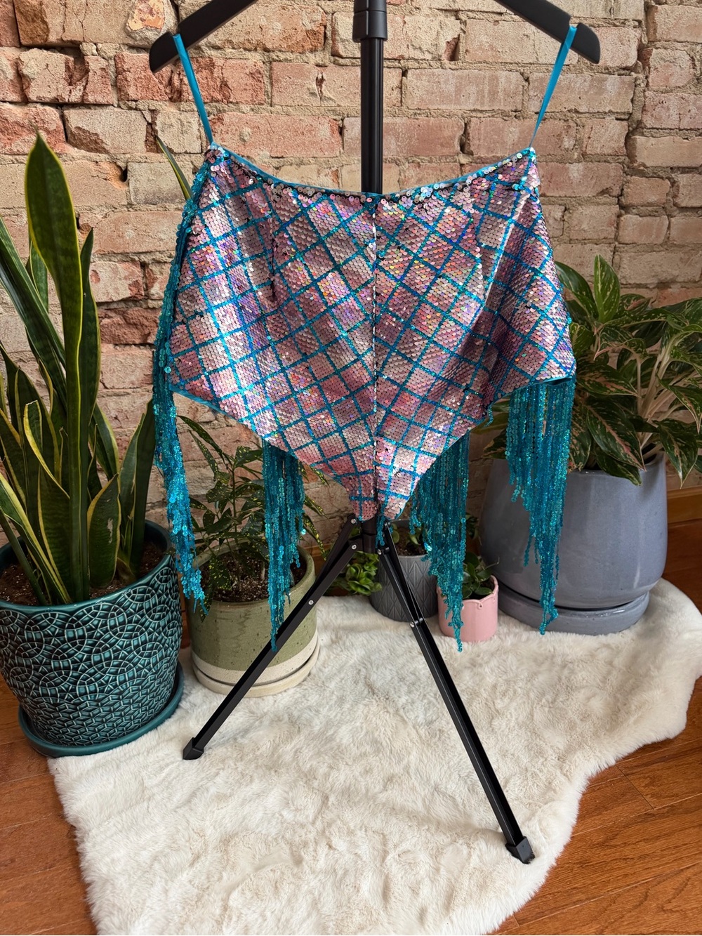 NWT Nasty Gal Turquoise & Pink Sequin Fringe Festival Shorts US 6 - Picture 3 of 5